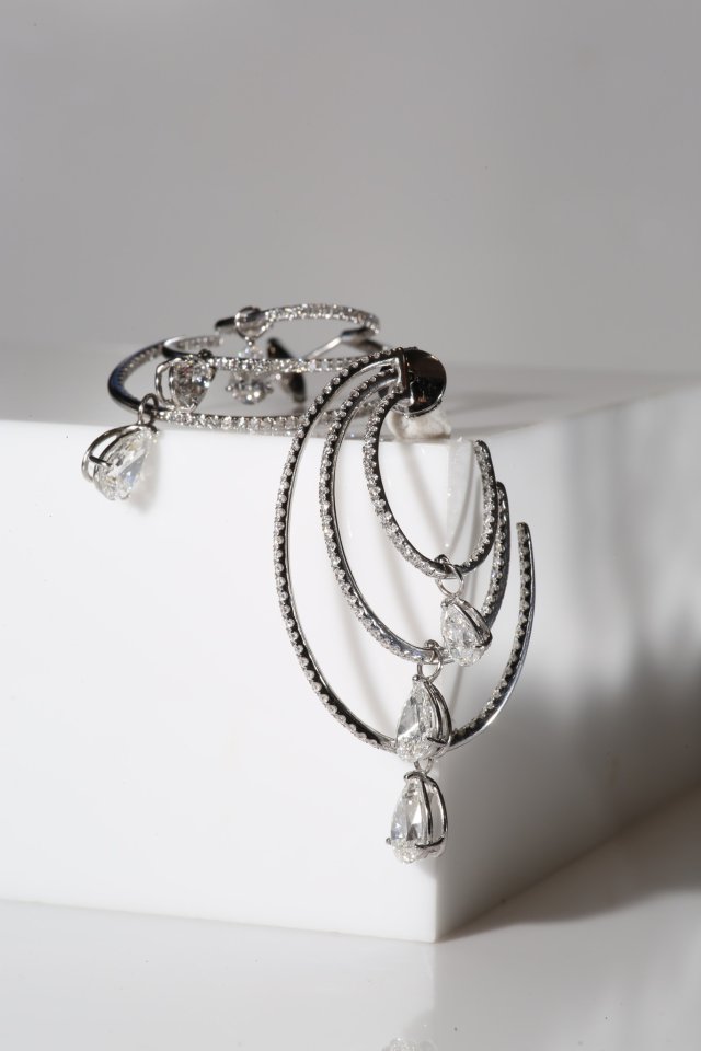 Make a bold statement with the Garden of Eden earrings from the ISTANA Collection — These earrings blend sophistication with contemporary edge.

 diamond drop earrings, luxury fashion jewelry, statement earrings, multi-layered earrings, modern design jewelry, formal accessories, red carpet earrings, high-end jewelry, Garden of Eden Collection, ISTANA jewelry.